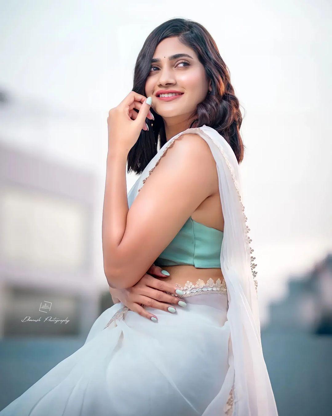 Tamil actress Losliya in sleeveless blouse hot and sexy photoshoot | beautiful and sexy photoshoot