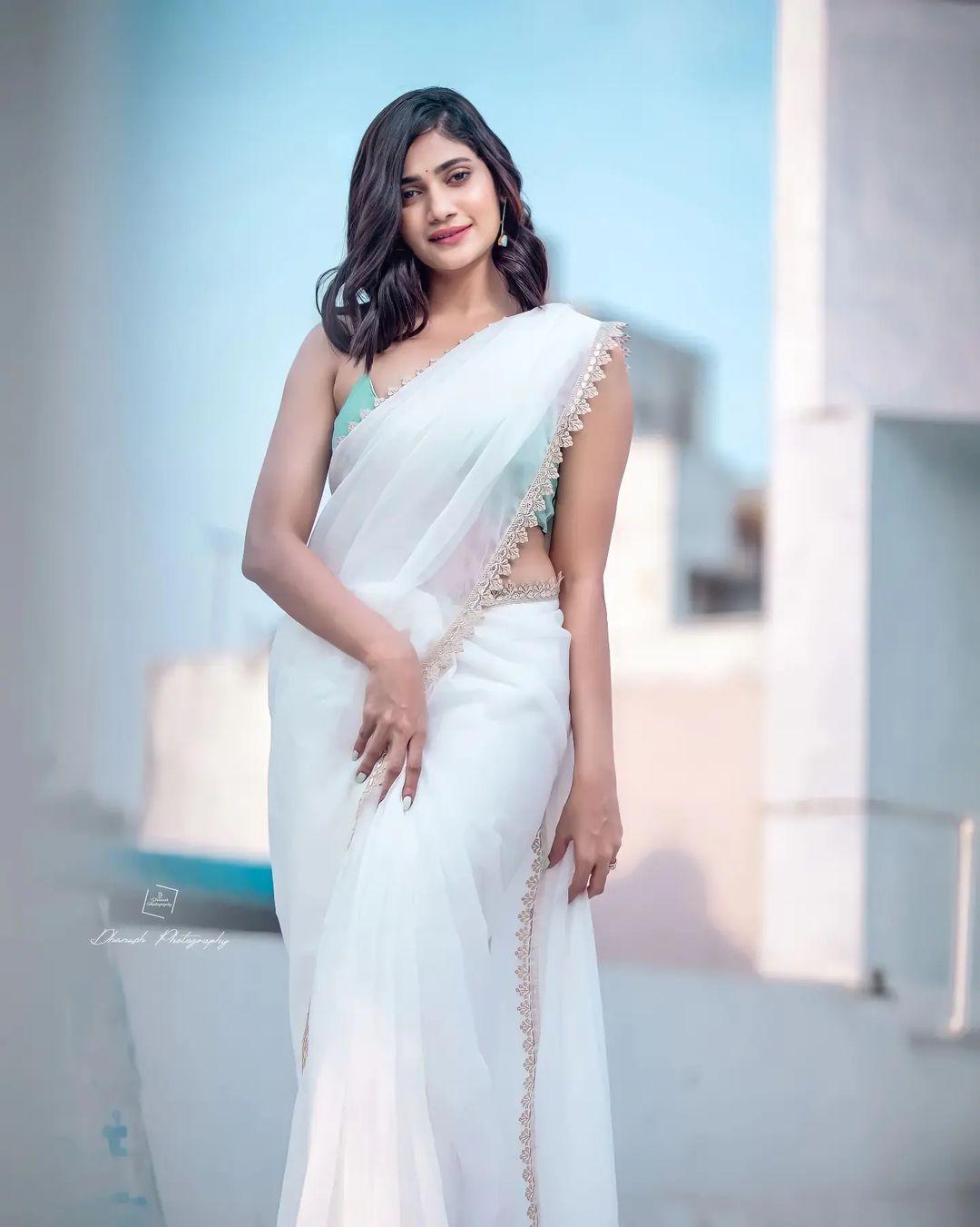 Tamil actress Losliya in sleeveless blouse hot and sexy photoshoot | very attractive and cute stills