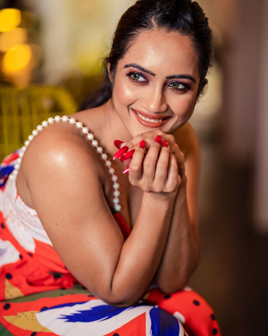 Bollywood actresses Amika Shail beautiful and sexy photos |exclusive hot and spicy photos gallery