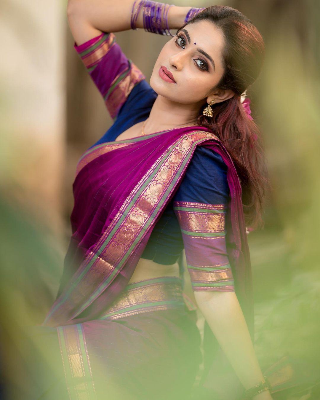 Tamil actress Ayesha in saree hot and sexy photoshoot | looking very attractive and cute picture