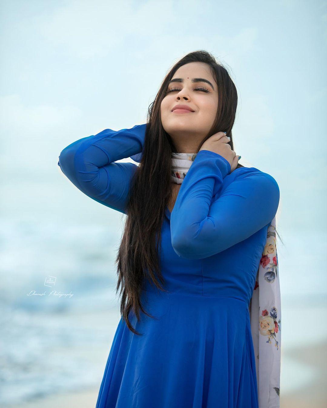 Tamil television actress Kanmani Manoharan in blue churidhar hot photos| latest hot and sexy photoshoot