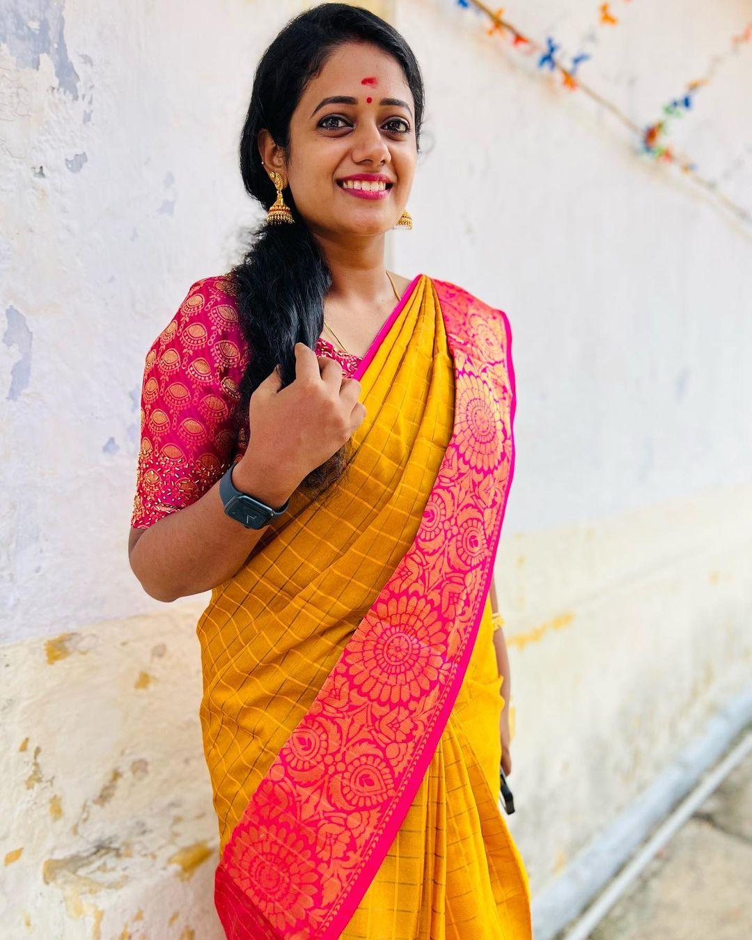 Malayalam television actress Preetha Pradeep in saree hot and sexy photos| beautiful and glamours picture