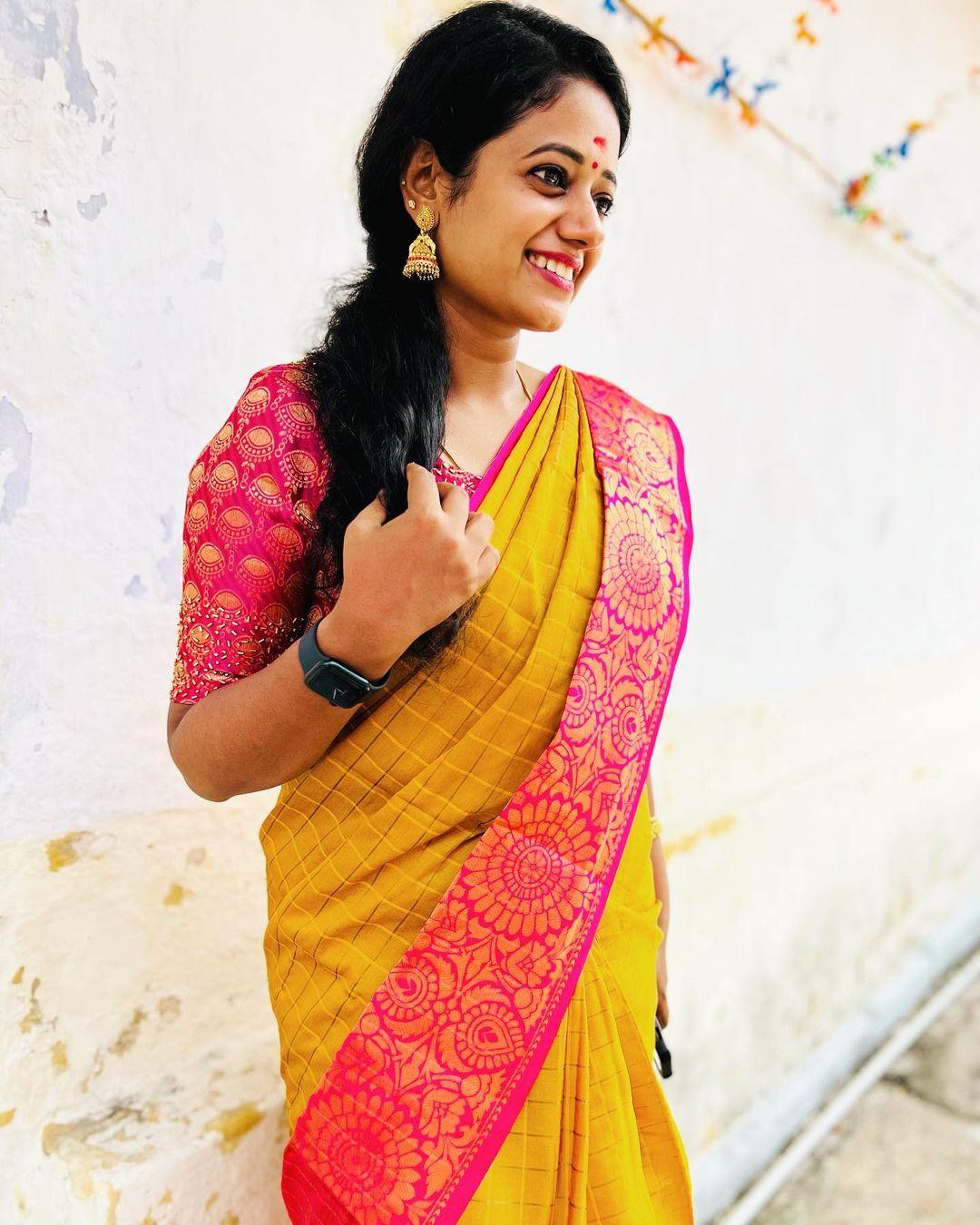 Malayalam television actress Preetha Pradeep in saree hot and sexy photos| looking very glamours and cute stills