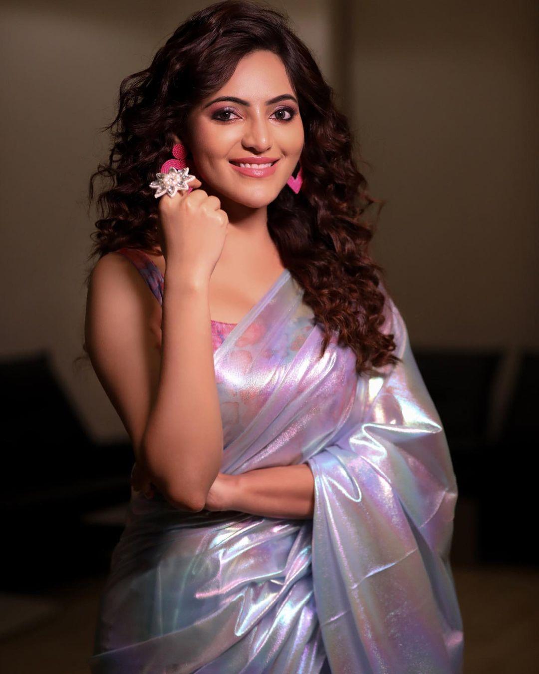 Tamil sexy actress Athulya Ravi looking very glamours photos in saree | very beautiful and sexy photos