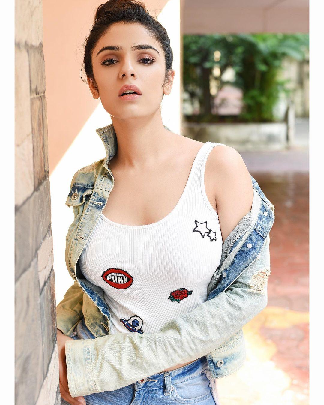 Telugu Actress Sidhika Sharma exclusive hot and sexy photoshoot| very beautiful and sexy photoshoot
