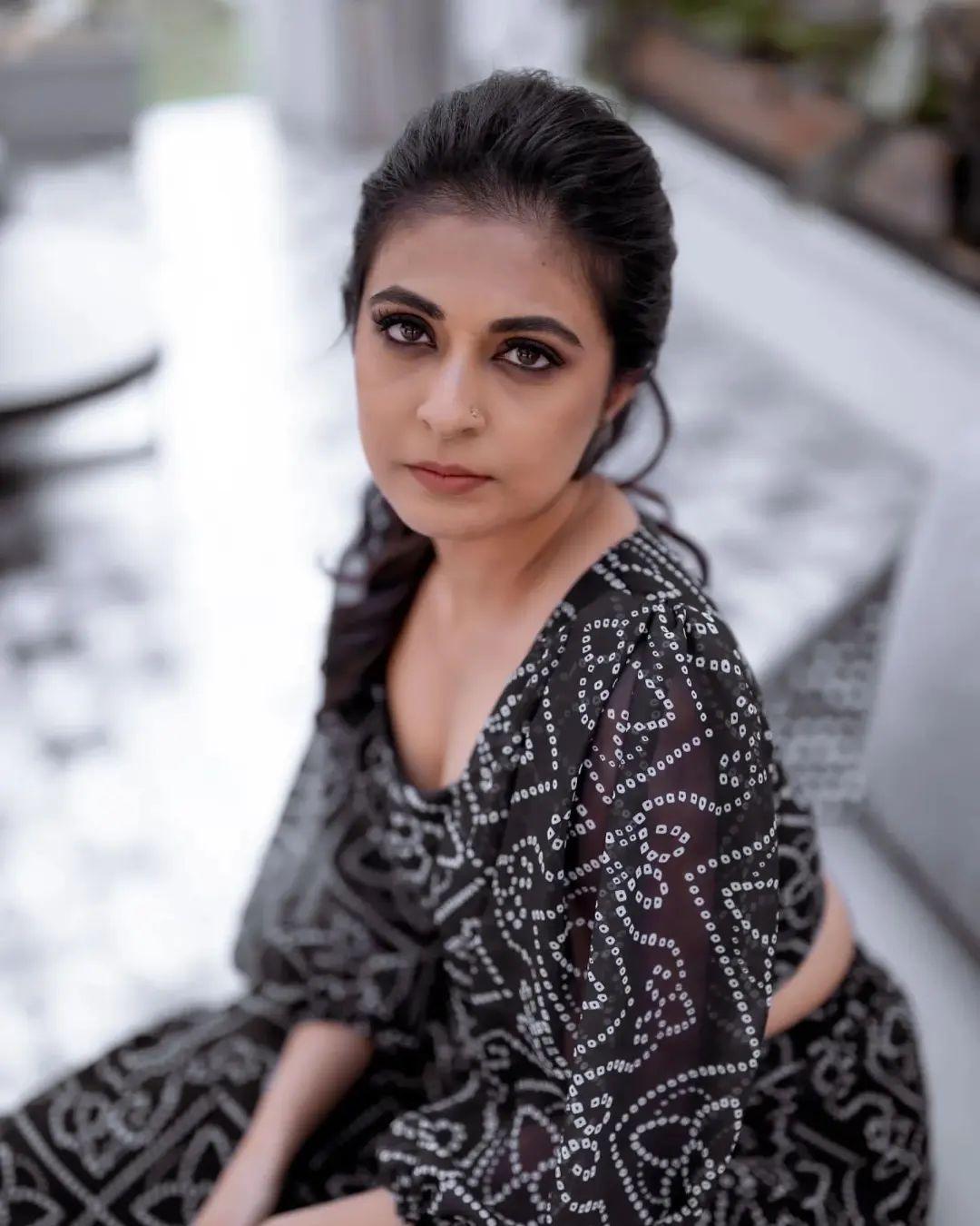 Malayalam actress Leona Lishoy exclusive hot and spicy stills| exposing hot photos