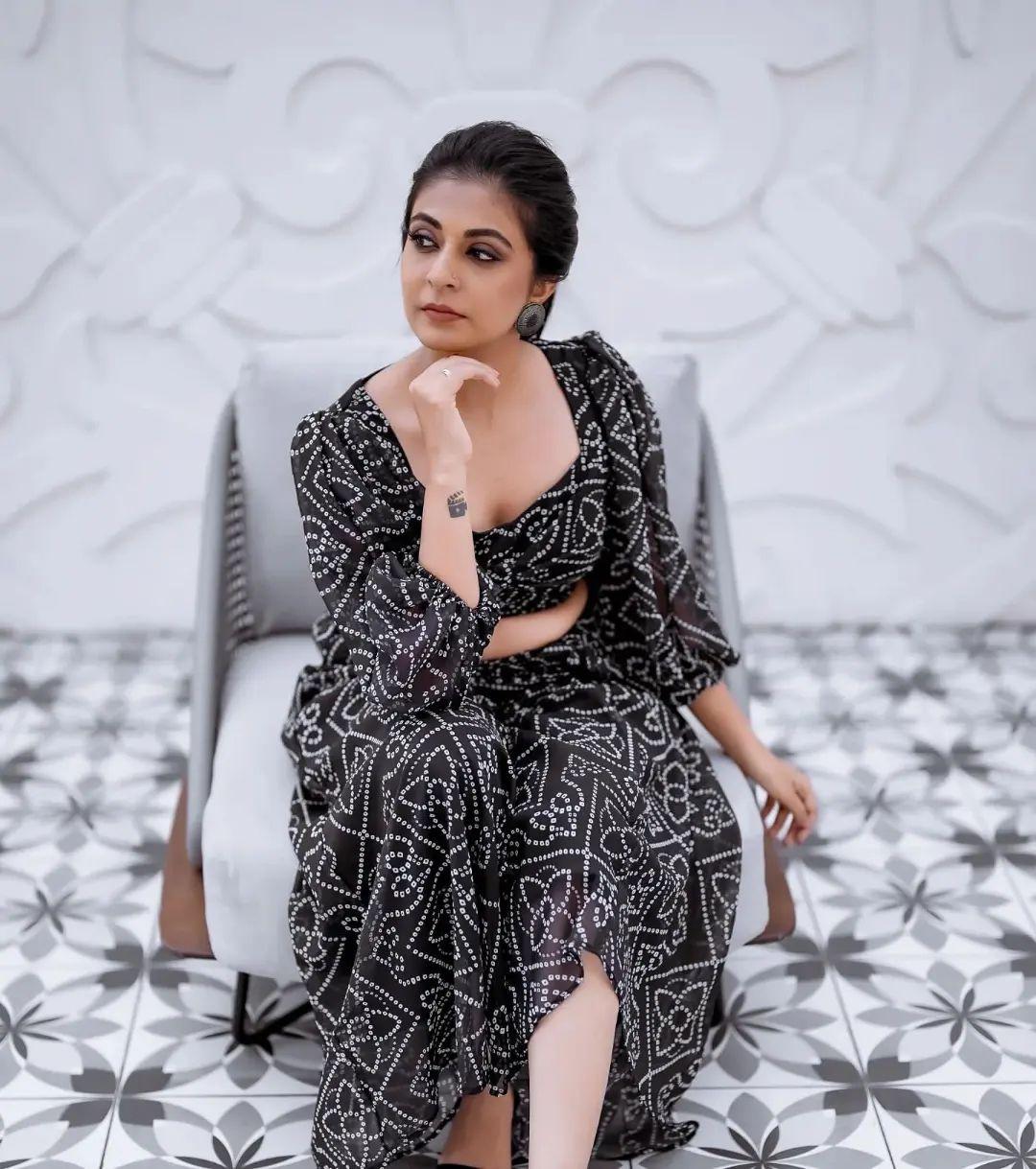 Malayalam actress Leona Lishoy exclusive hot and spicy stills|looking very attractive and glamours picture