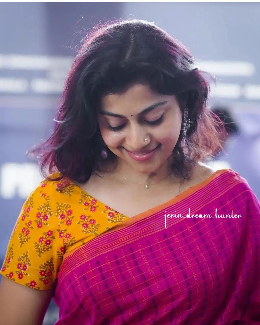 Shruti Ramachandran looking very glamours and cute picture in saree | latest hot and sexy photoshoot