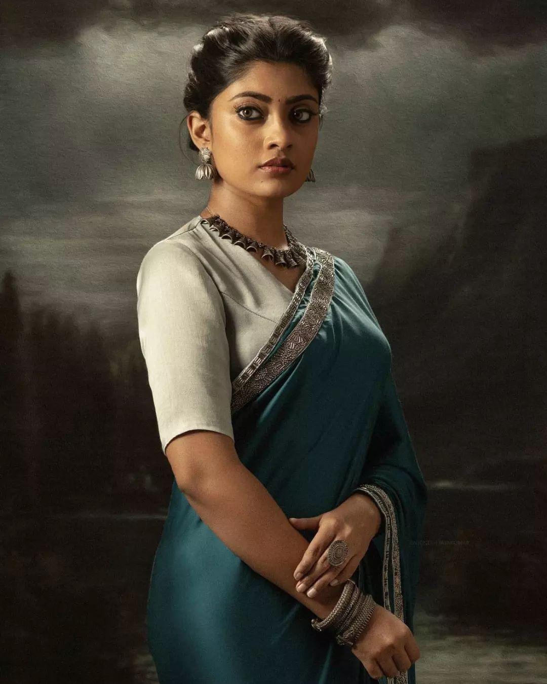 Tamil actress Ammu Abhirami beautiful and glamours photos in saree |latest hot and sexy photoshoot