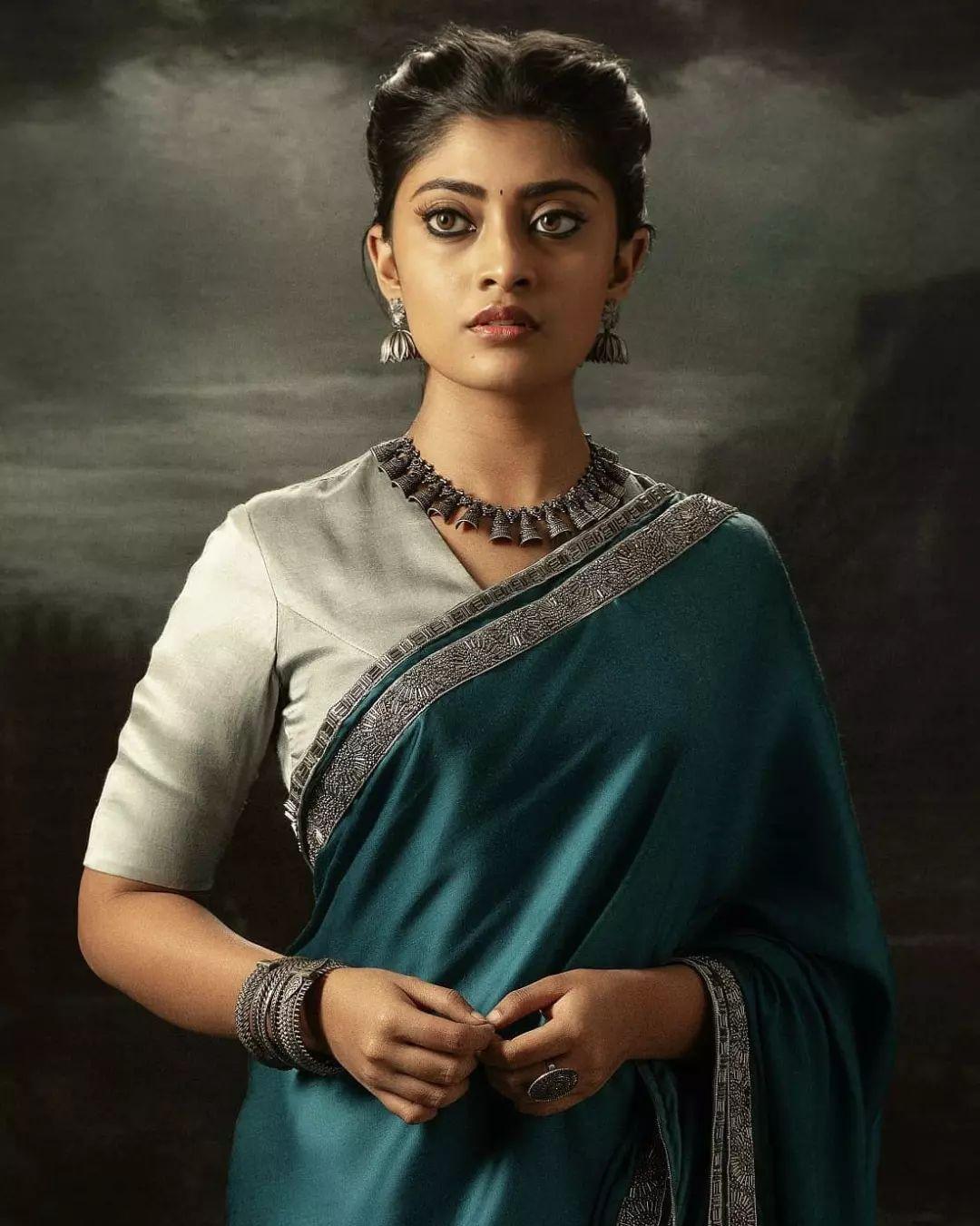 Tamil actress Ammu Abhirami beautiful and glamours photos in saree | latest hot and sexy stills