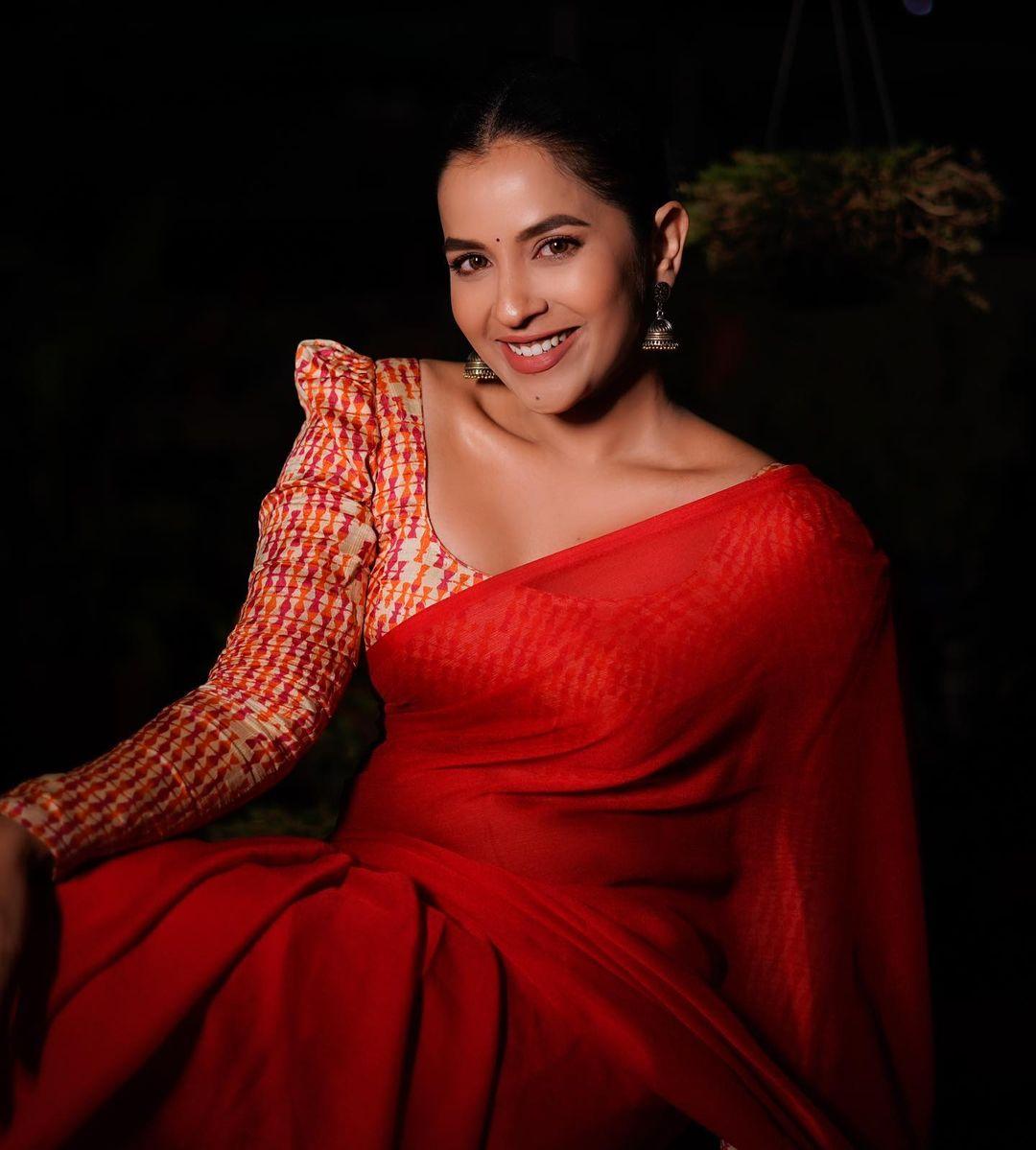 Komalee Prasad in red saree hot and sexy photoshoot | very glamours and cute stills