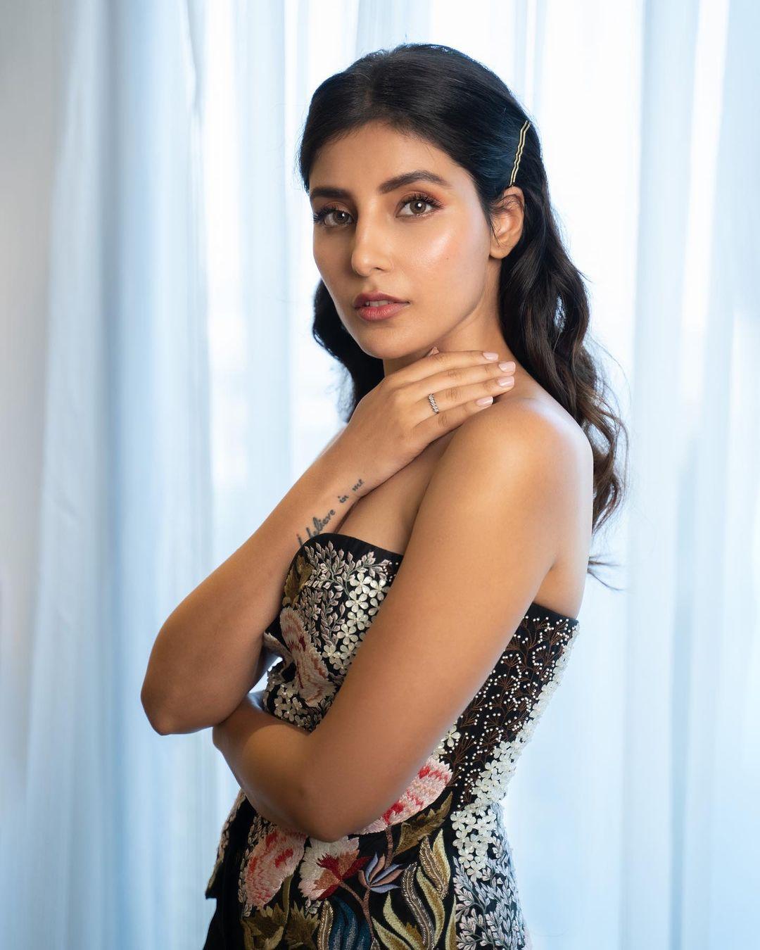 Bollywood actress Harshita Gaur latest hot photos | very beautiful and sexy photoshoot