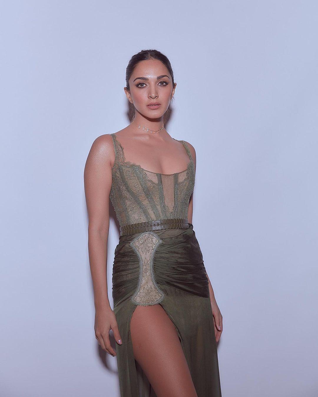 Bollywood actresses Kiara Advani exclusive hot and sexy photoshoot |very attractive and seducing photos
