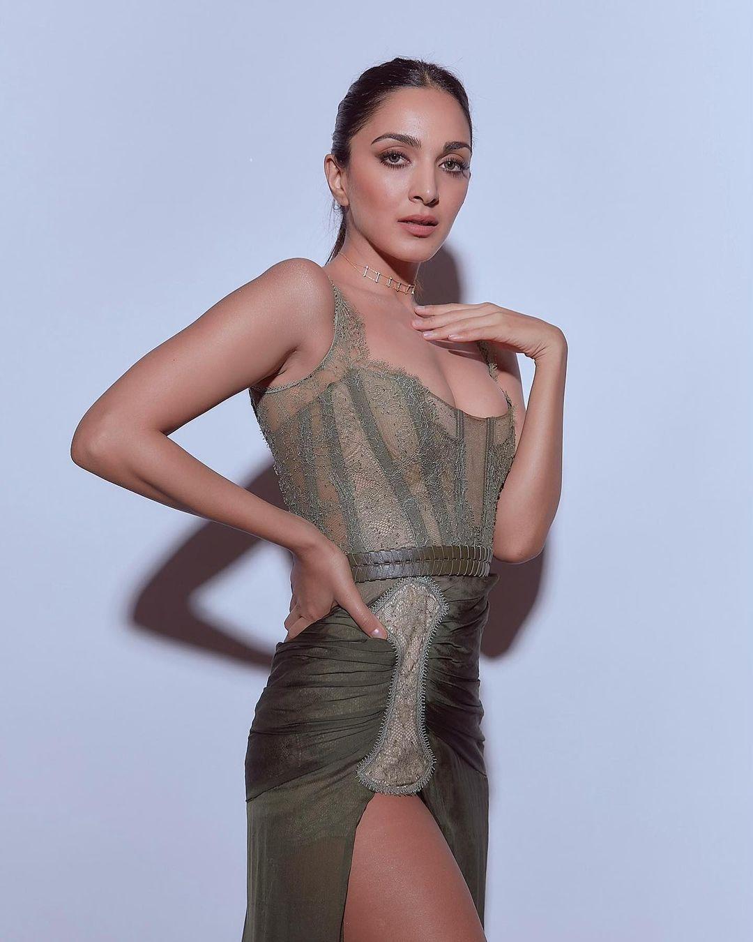 Bollywood actresses Kiara Advani exclusive hot and sexy photoshoot |very beautiful and attractive hot stills