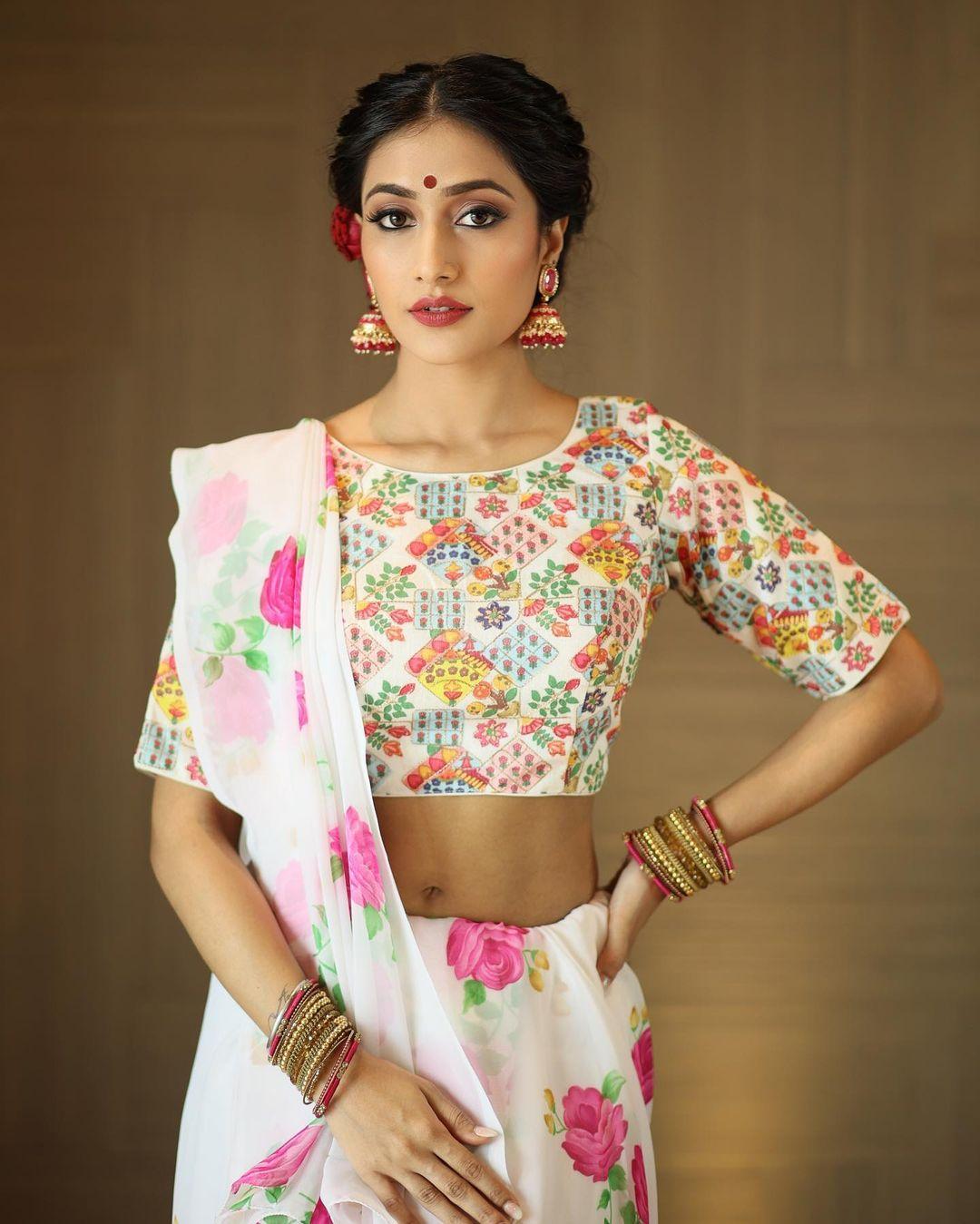 Dhanashree Verma in saree hot and sexy photoshoot| beautiful and glamours photos