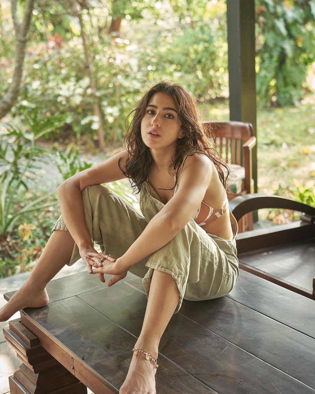 Sara Ali Khan Is Making Heads Turn With Her Sexy Bikini Picures | very glamours and sexy stills