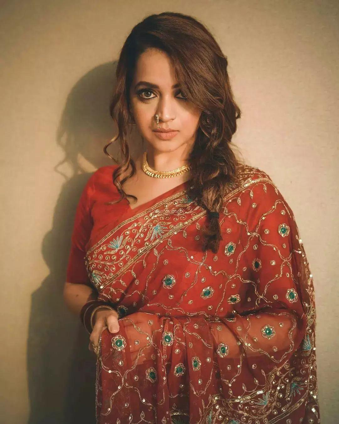 South Indian Actress Bhavana in saree exclusive latest hot photos | beautiful and sexy photoshoot