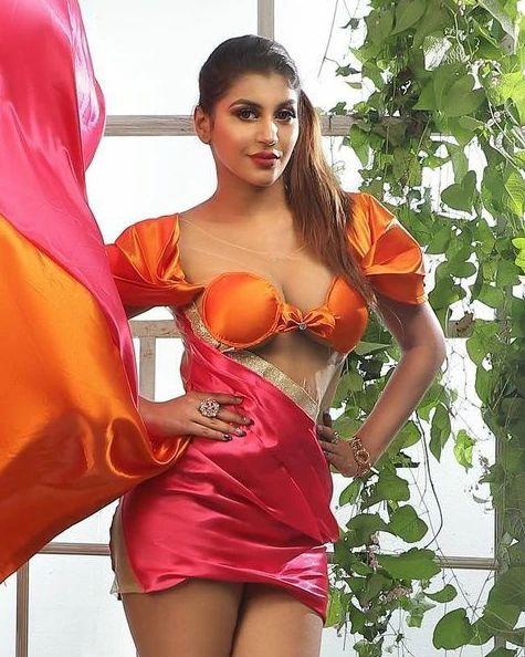 South Indian Actress Yashika Anand exposing very hot bikini photos | latest hot and sexy photos