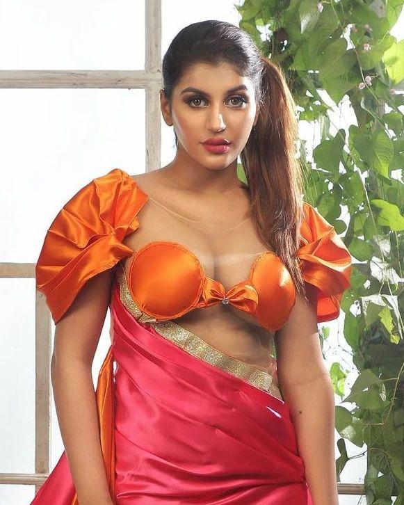 South Indian Actress Yashika Anand exposing very hot bikini photos | very beautiful and sexy photoshoot