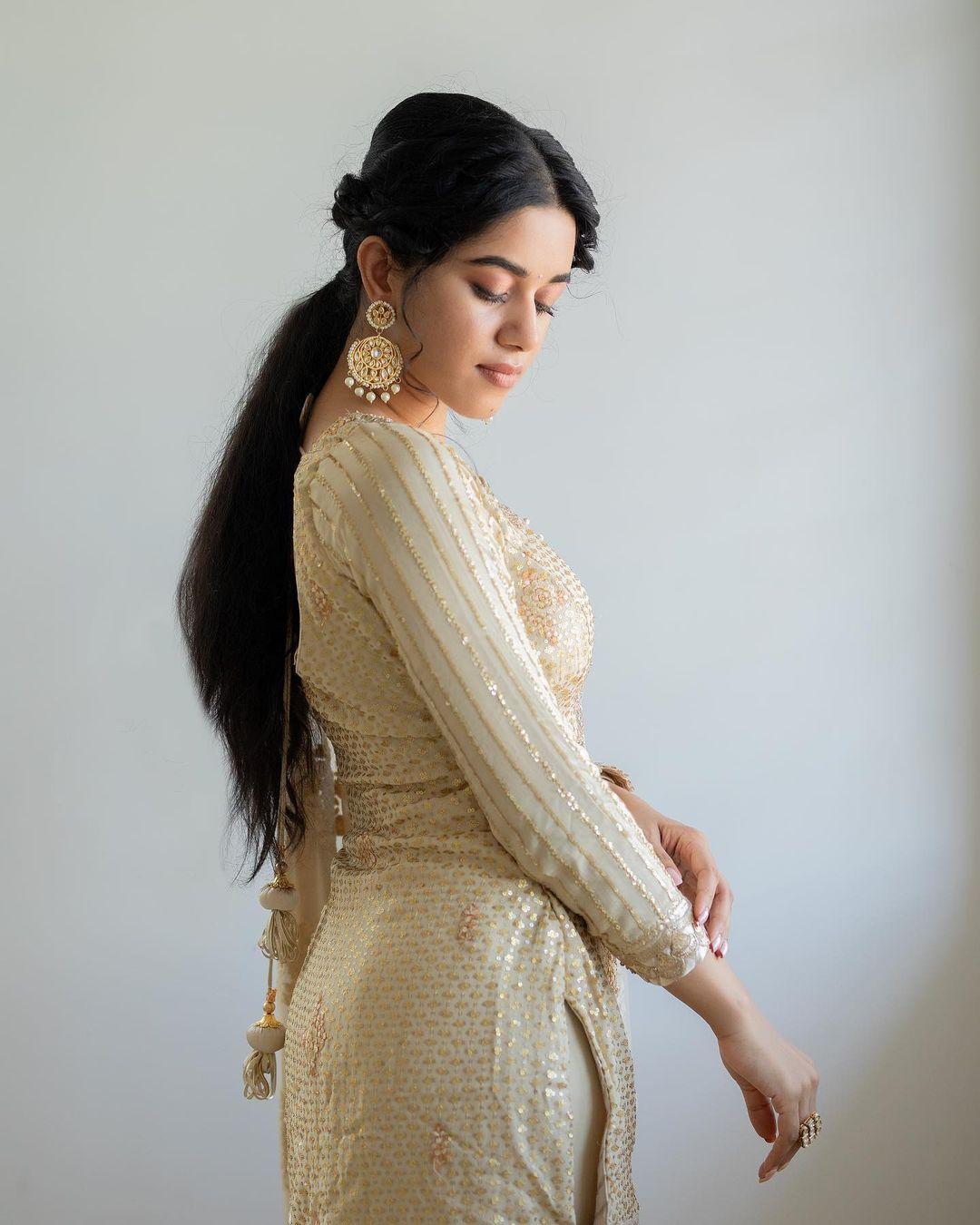 Tamil actress Mirnalini Ravi latest hot and sexy photoshoot | beautiful and glamours photos