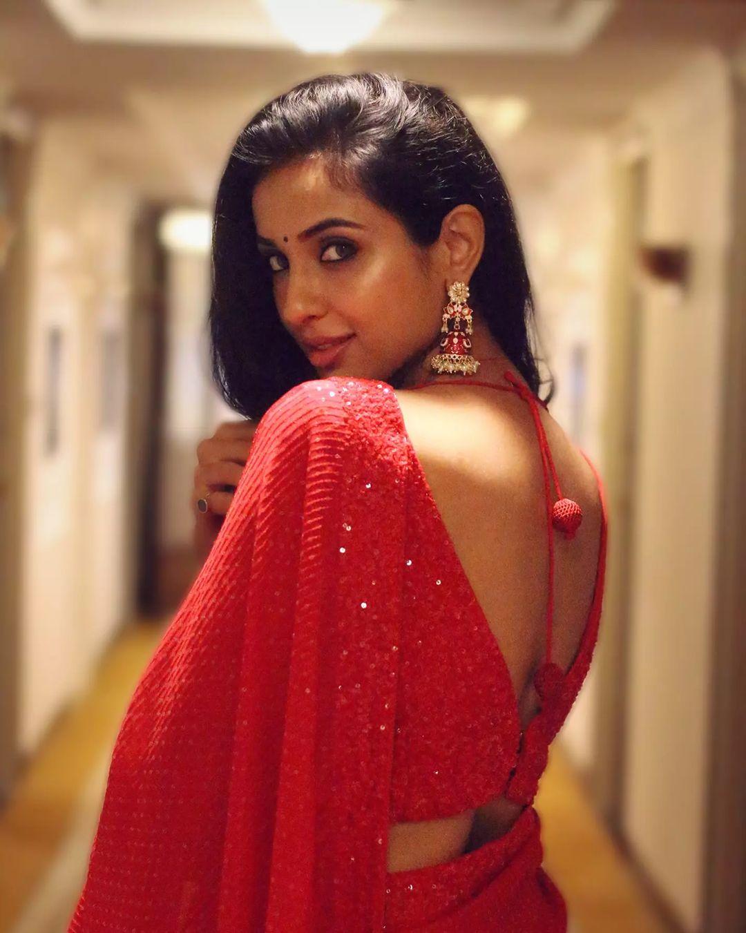 Tamil actress Riya Suman in the red saree hot and sexy photos | beautiful and glamours picture