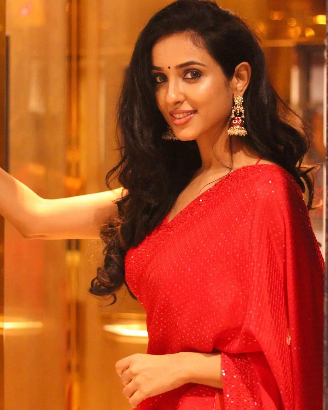 Tamil actress Riya Suman in the red saree hot and sexy photos | very attractive and cute stills