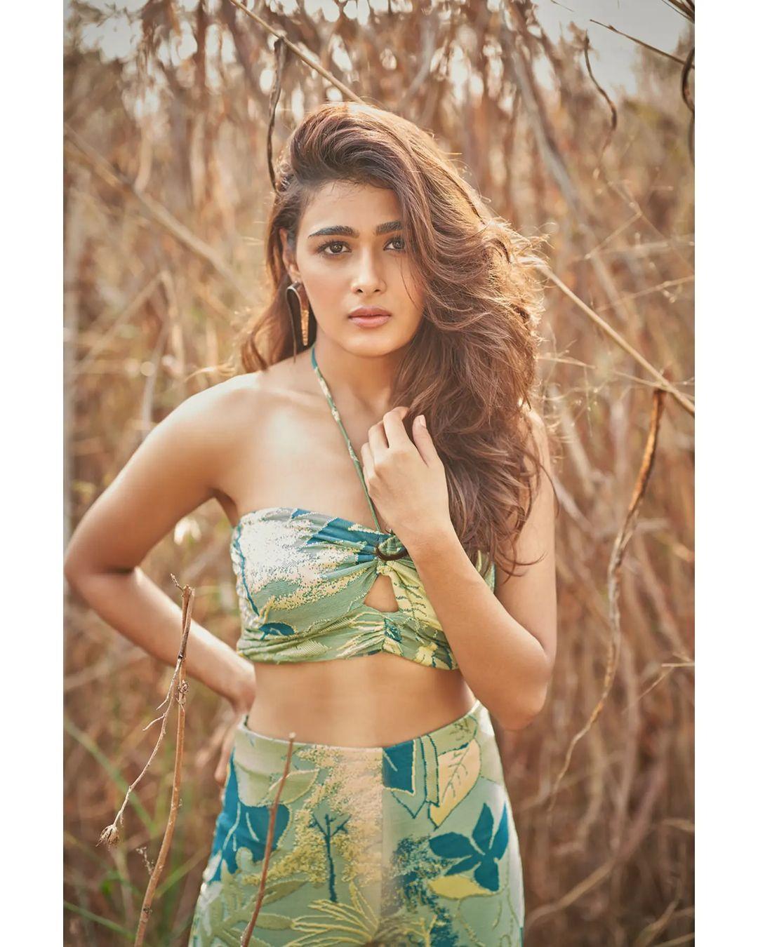 Telugu Actress Shalini Pandey hot and sexy photoshoot| looking very beautiful and sexy photoshoot