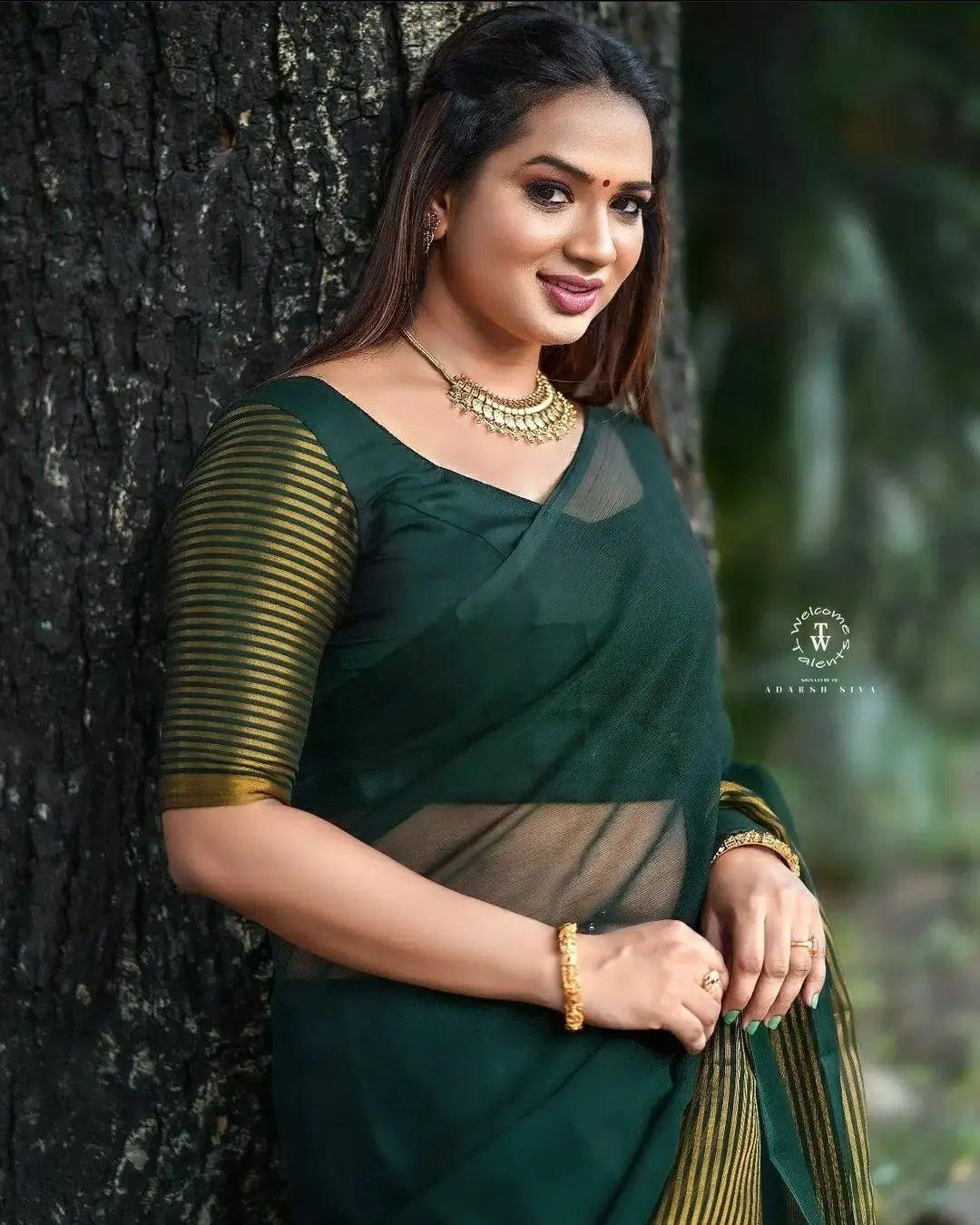 Malayalam serial actress Saranya Anand exposing navel and hot photos | exclusive hot photos