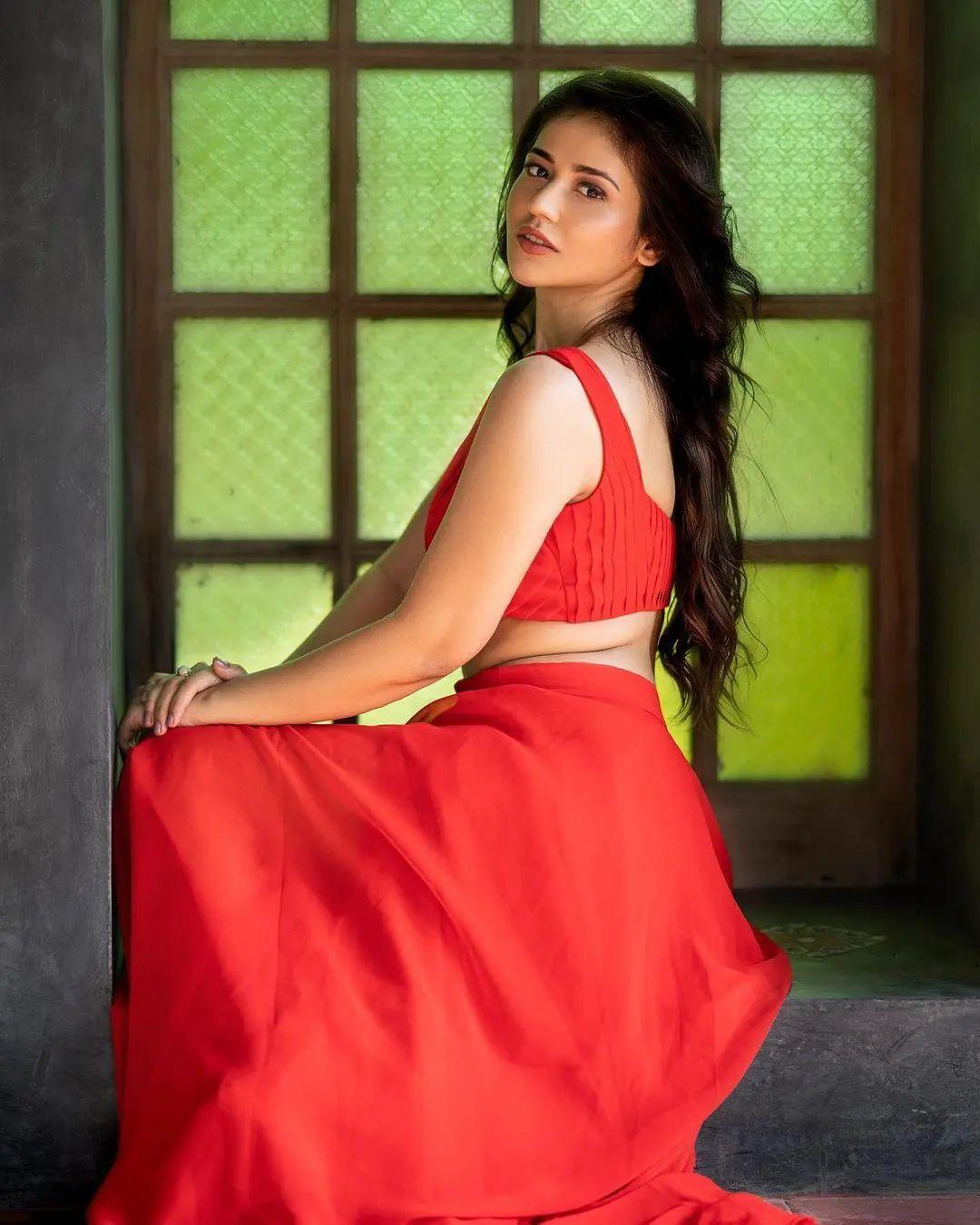 Priyanka Jawalkar in reddish dress hot and sexy photoshoot| very glamours and cute stills