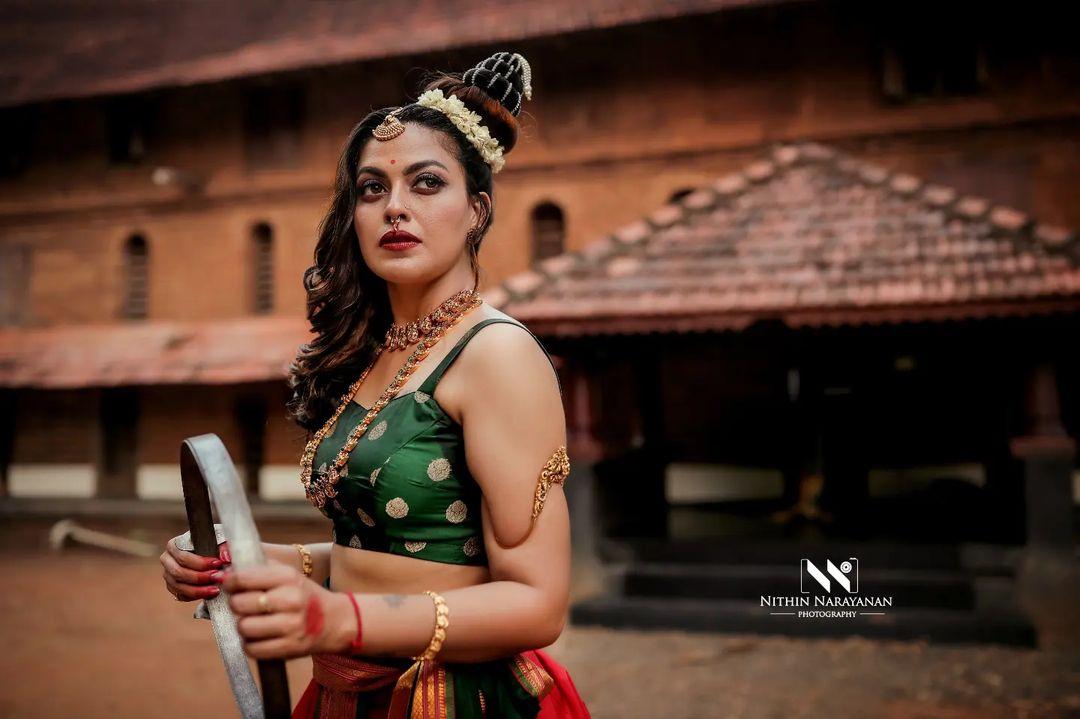 Malayalam actress Anusree in unniyarcha looking very glamours photos| exclusive hot and sexy photoshoot