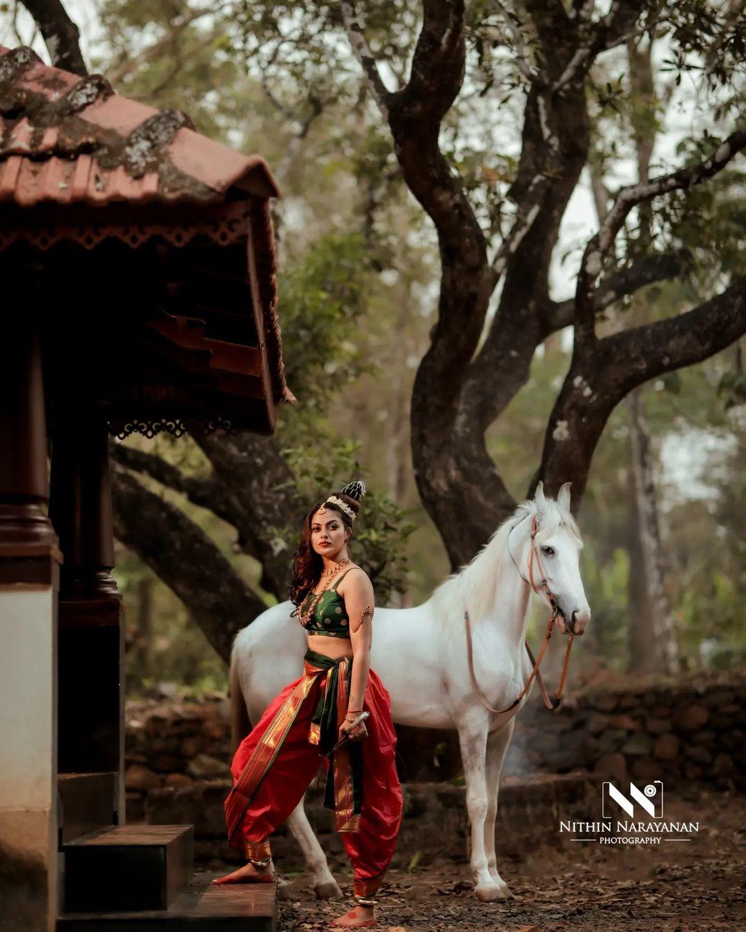 Malayalam actress Anusree in unniyarcha looking very glamours photos| hot and sexy photoshoot