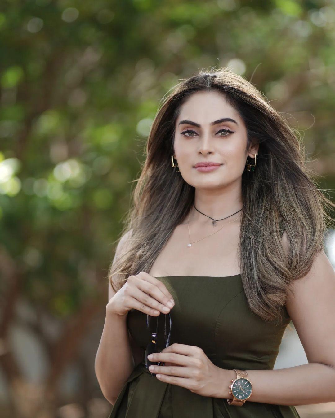 South Indian Actress Shrutika Arjun hot and sexy photoshoot | looking very attractive and cute stills