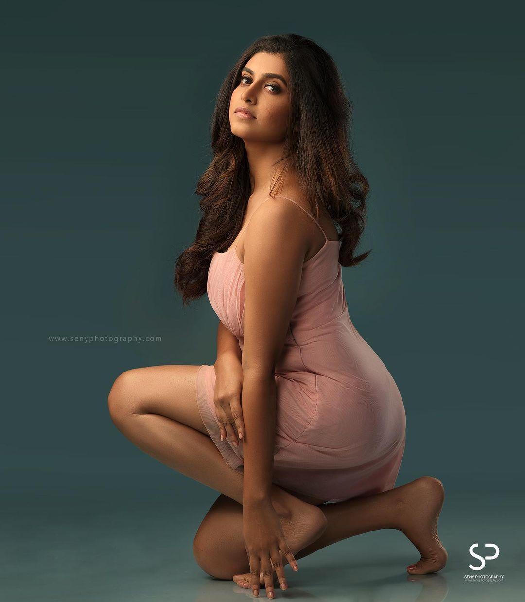 Malayalam actress Rasna pavithran exclusive hot and sexy photoshoot| exposing photos gallery