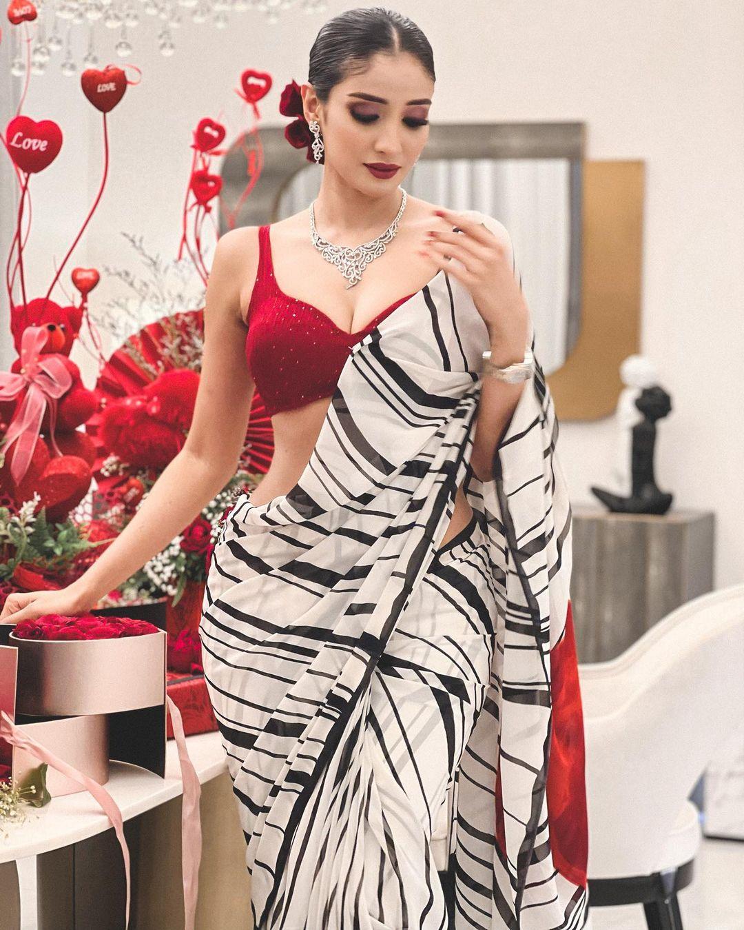Bangladesh actress Tangia Zaman Methila exposing very hot in saree photos | beautiful and glamours picture