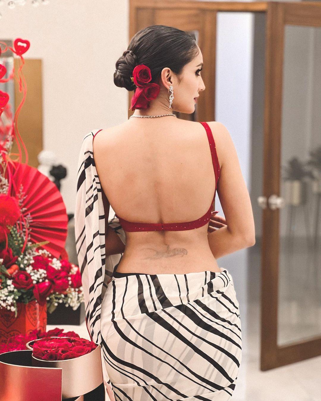 Bangladesh actress Tangia Zaman Methila exposing very hot in saree photos | beautiful and glamours picture