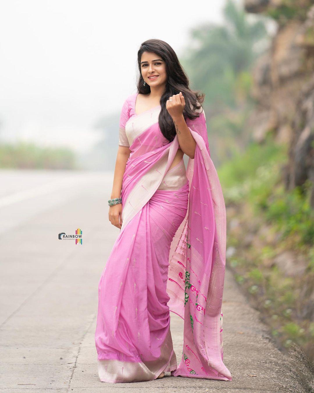Kannada television actress Supritha Sathyanarayan in Pink saree hot photos| latest hot and sexy photoshoot
