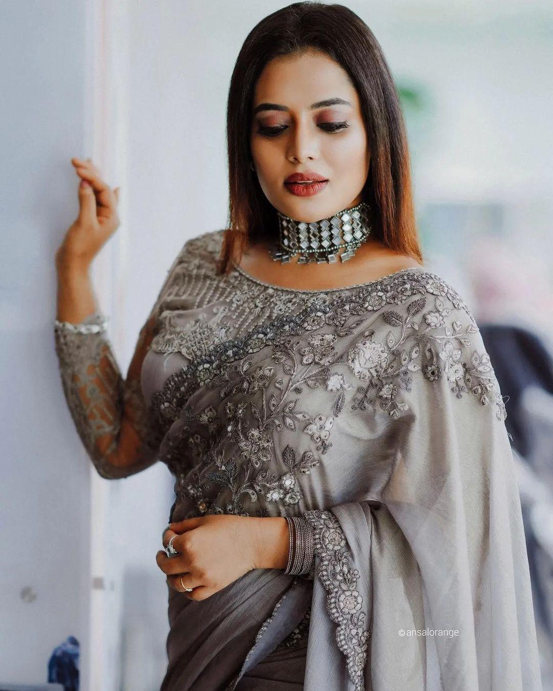 Malayalam Bigboss frame Remya Panicker in saree latest hot photos | beautiful and sexy photos