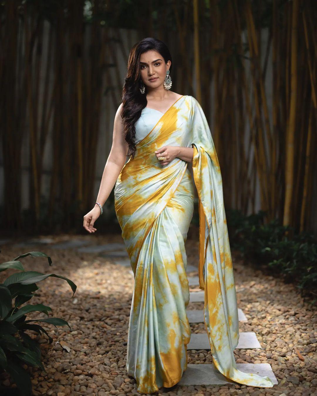 Malayalam sexy actress Honey Rose in saree hot photos | beautiful and glamours photos