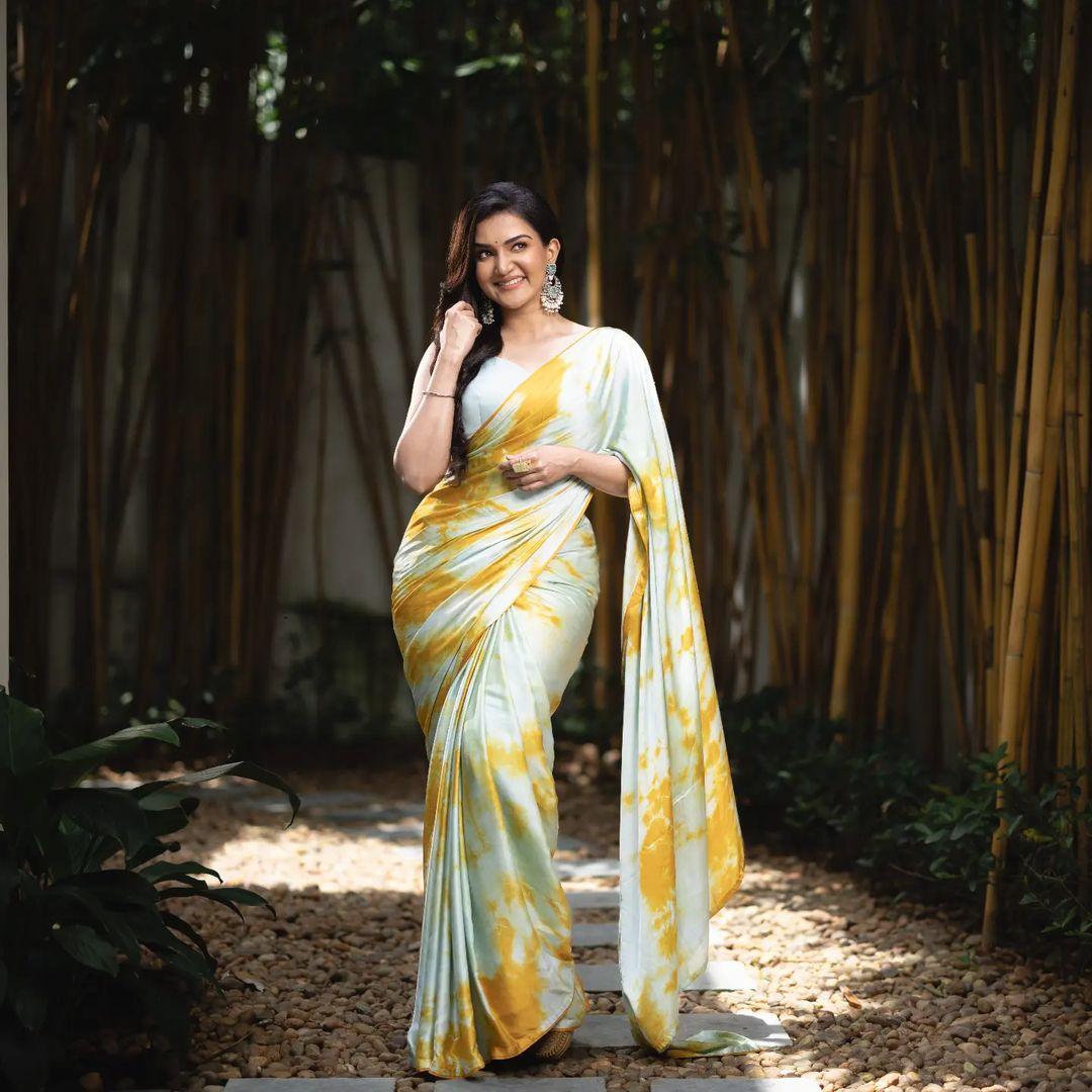 Malayalam sexy actress Honey Rose in saree hot photos | hot and sexy photoshoot