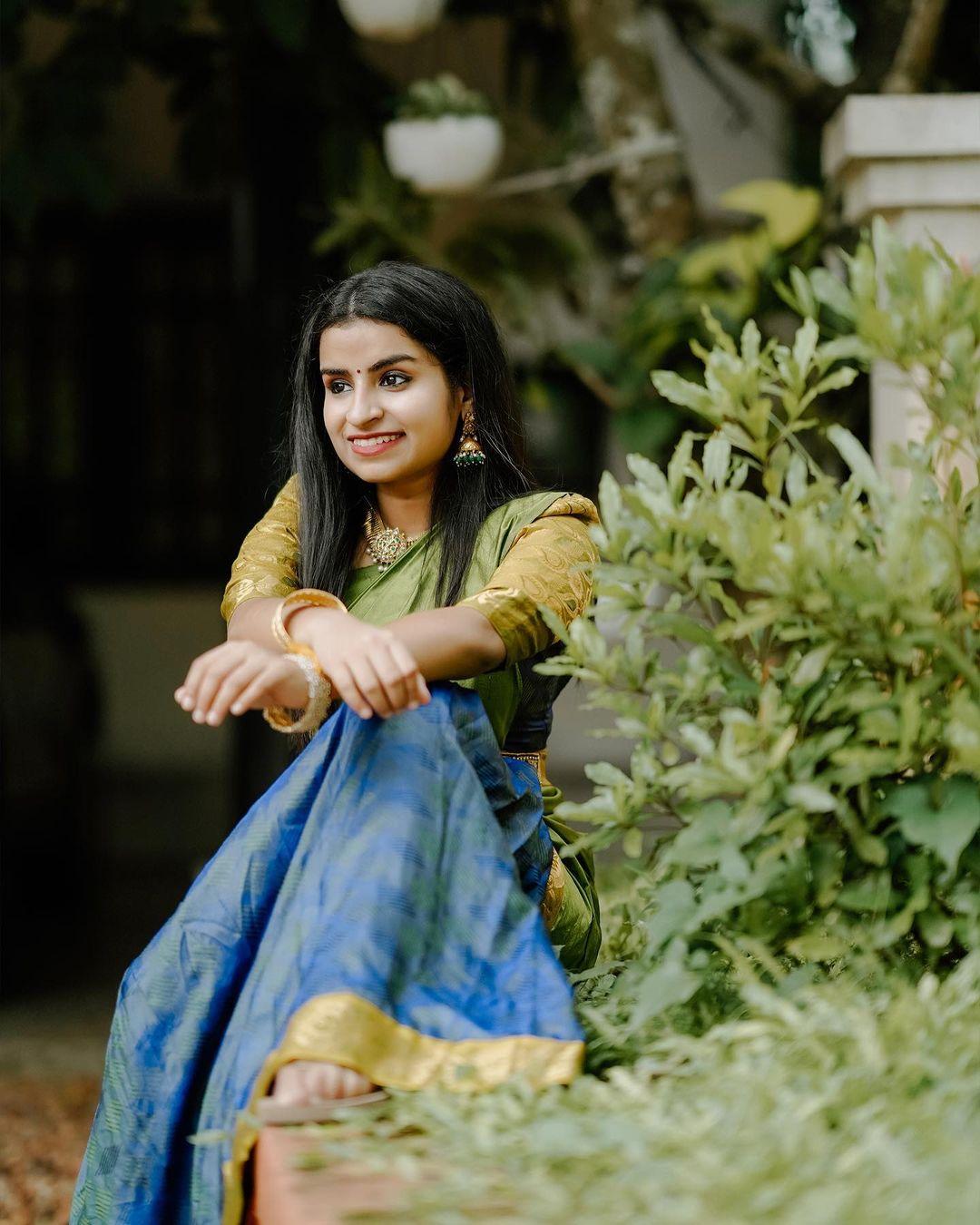 Sivaangi Krishnakumar in saree looking very glamours photos | beautiful and glamours picture