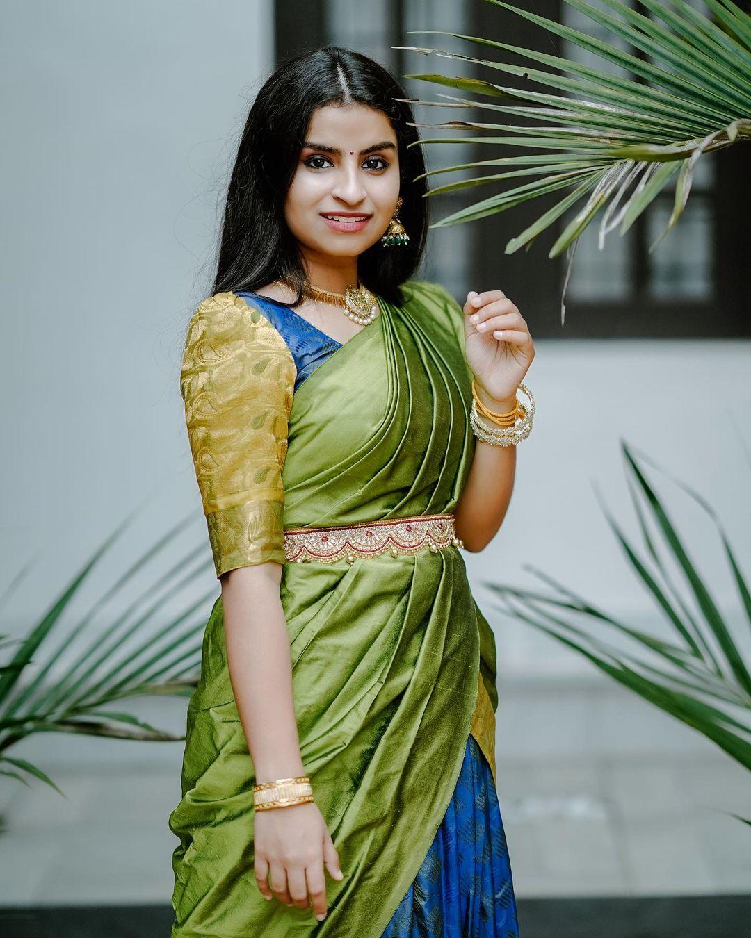 Sivaangi Krishnakumar in saree looking very glamours photos | very beautiful and glamours photos