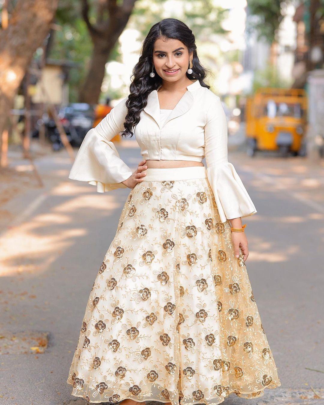 South Indian Actress Sivaangi Krishnakumar looking very glamours and cute stills | hot and sexy photoshoot