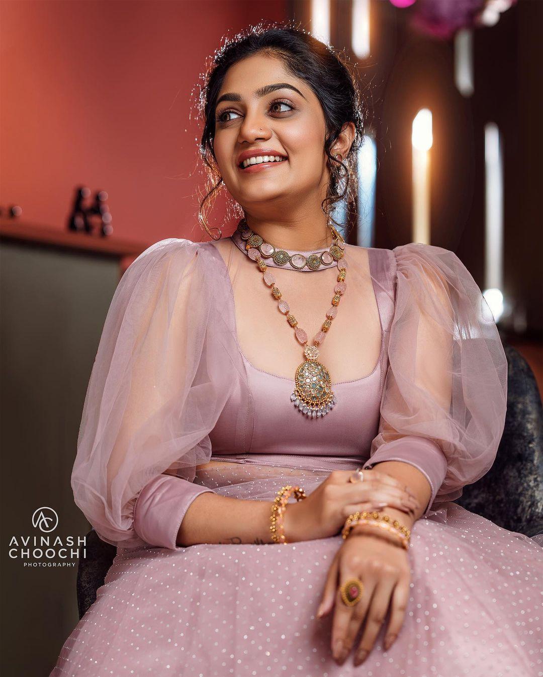 Television actress Arya babu looking very glamours and cute stills | hot and sexy photoshoot