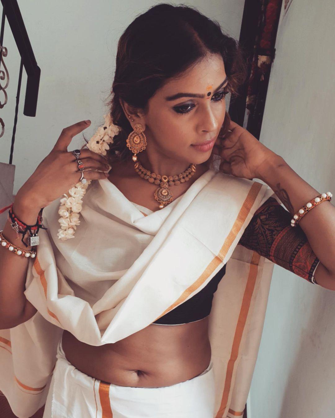Sri Nikha exposing Navel in Kasavu Saree photos gallery | beautiful And Hot picture
