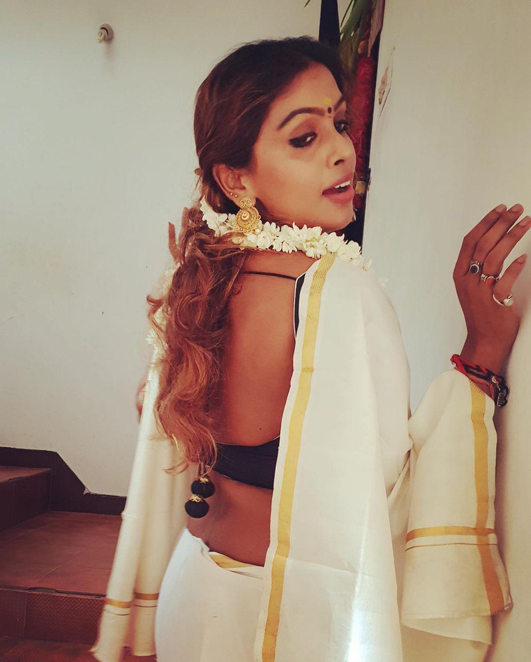 Sri Nikha exposing Navel in Kasavu Saree photos gallery |beautiful and glamours photos