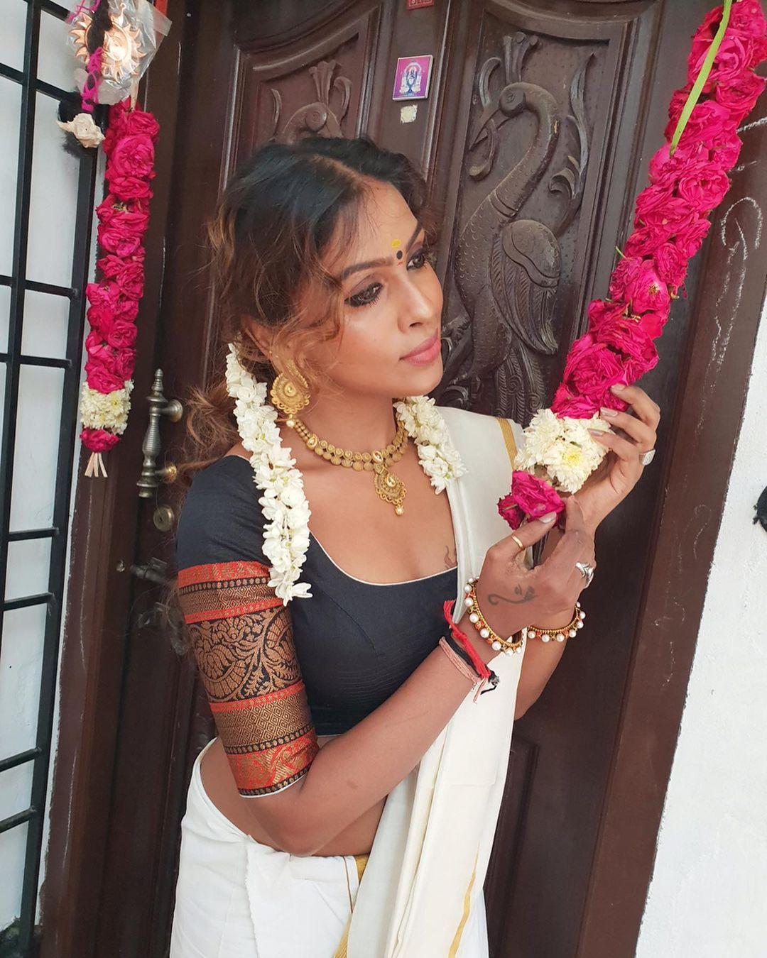 Sri Nikha exposing Navel in Kasavu Saree photos gallery | hot and sexy photoshoot