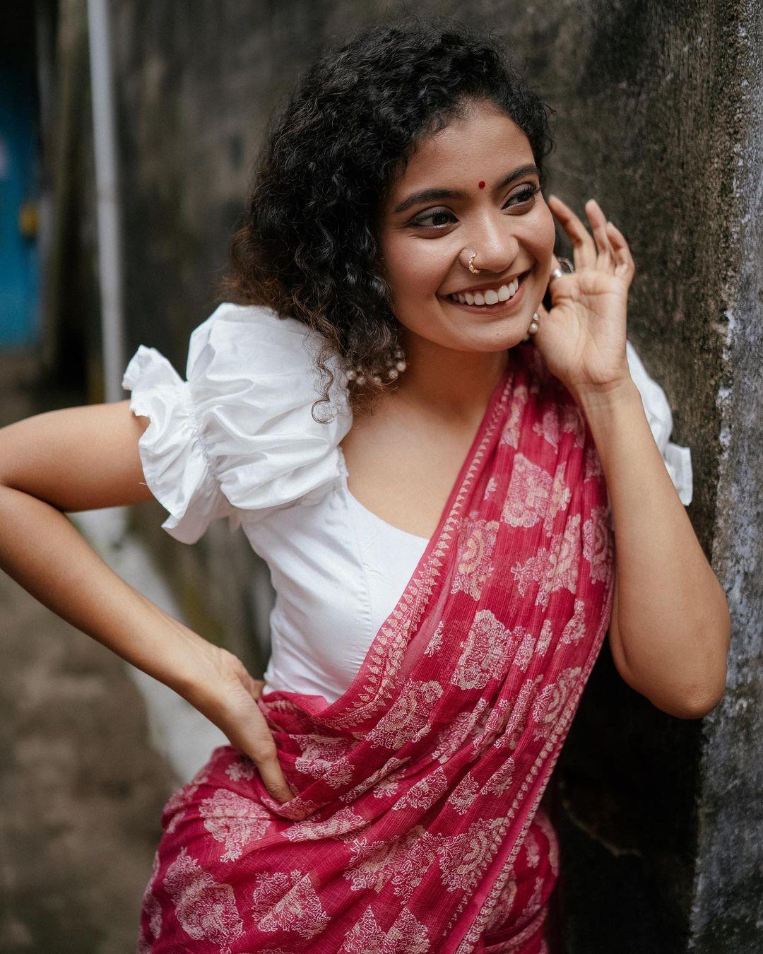 Malayalam Actress Anna Ben in Saree hot and sexy stills | beautiful and cute stills