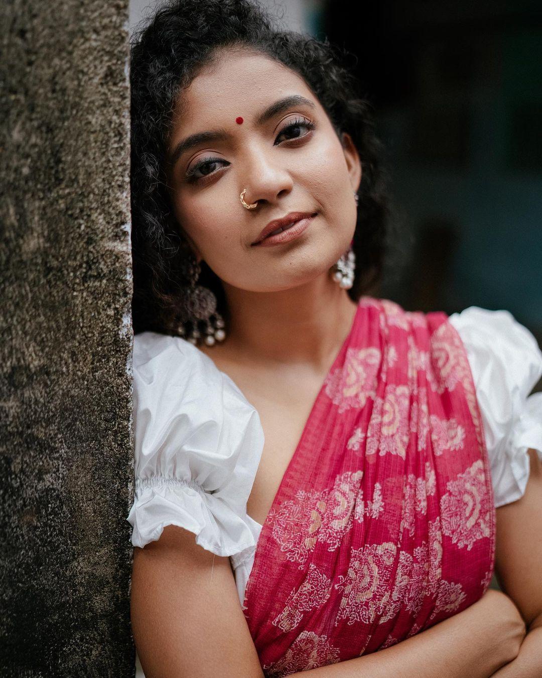 Malayalam Actress Anna Ben in Saree hot and sexy stills | looking very beautiful and sexy photoshoot