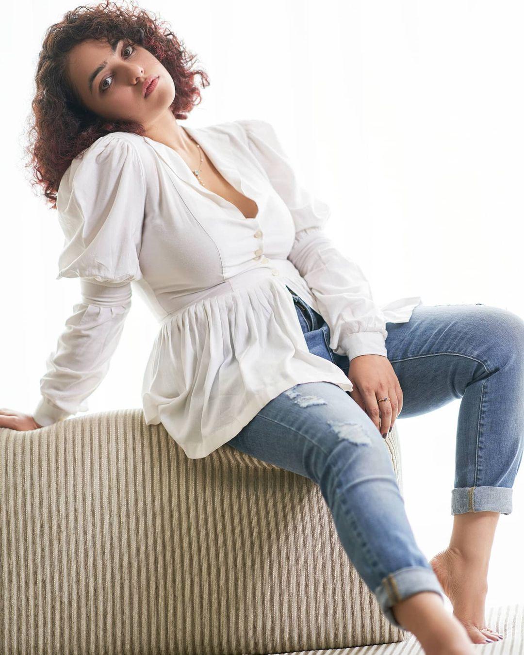 South Indian Actress Nithya Menon hot and sexy photoshoot| very attractive hot stills
