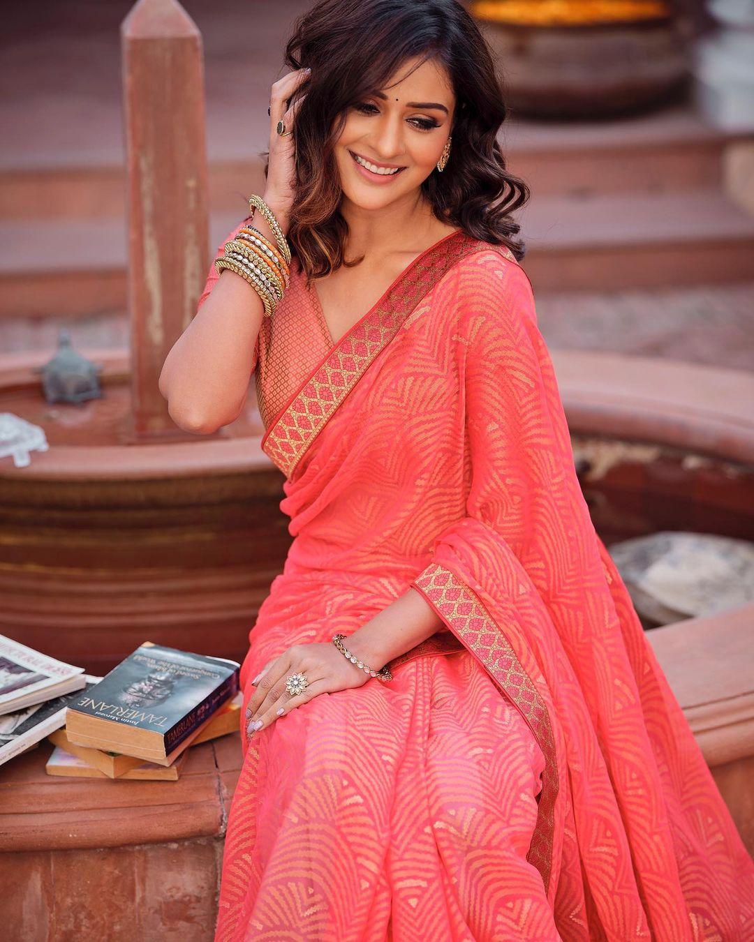 South Indian Actress Payal Rajput beautiful and glamours picture in saree | very attractive and glamours picture